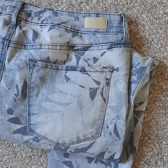 New Curvy High Waist Ankle Jeans - Picture 8 of 9